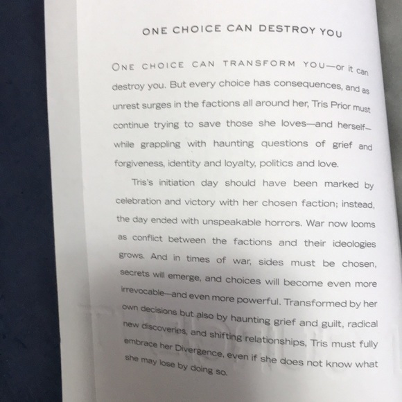 Insurgent - Veronica Roth - Picture 2 of 2